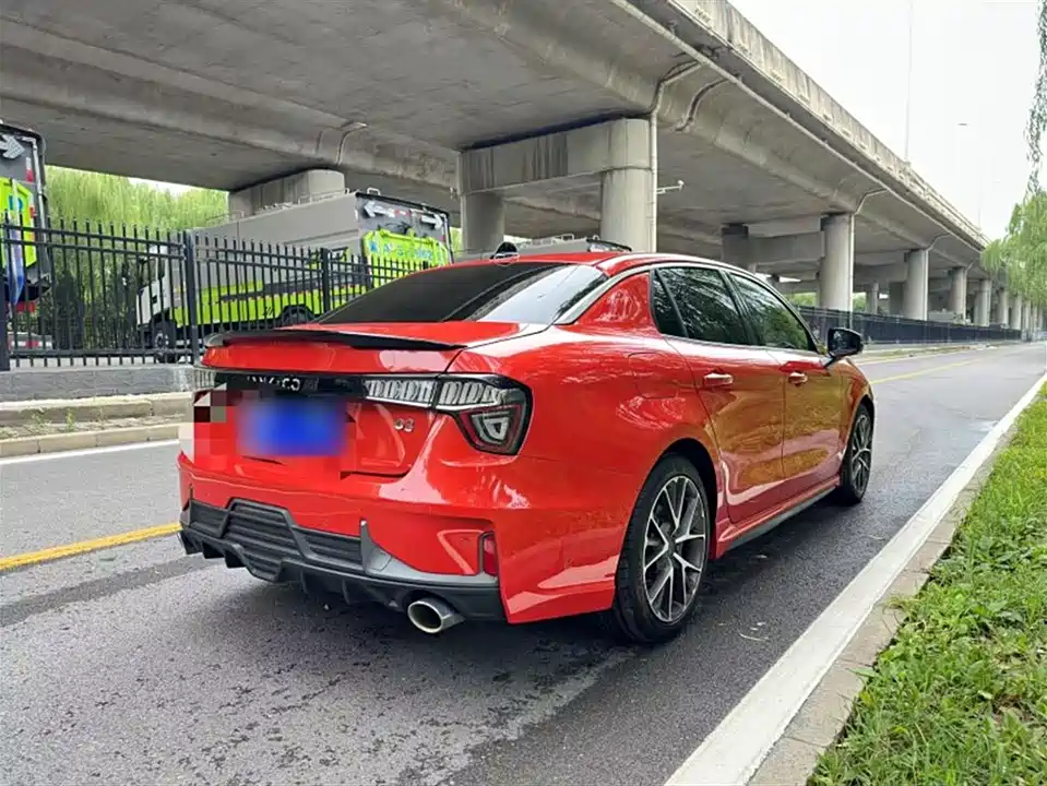 Lynk & Co 03