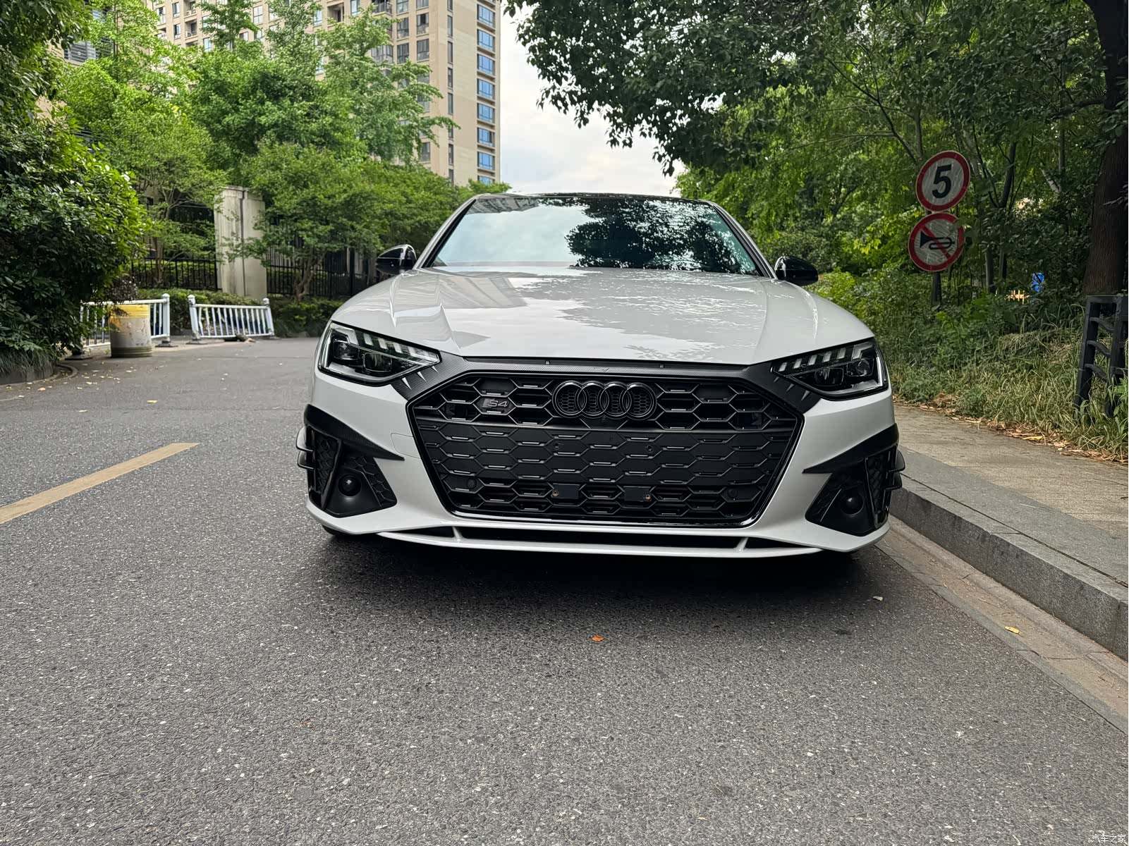 Audi A4L, 2022 3