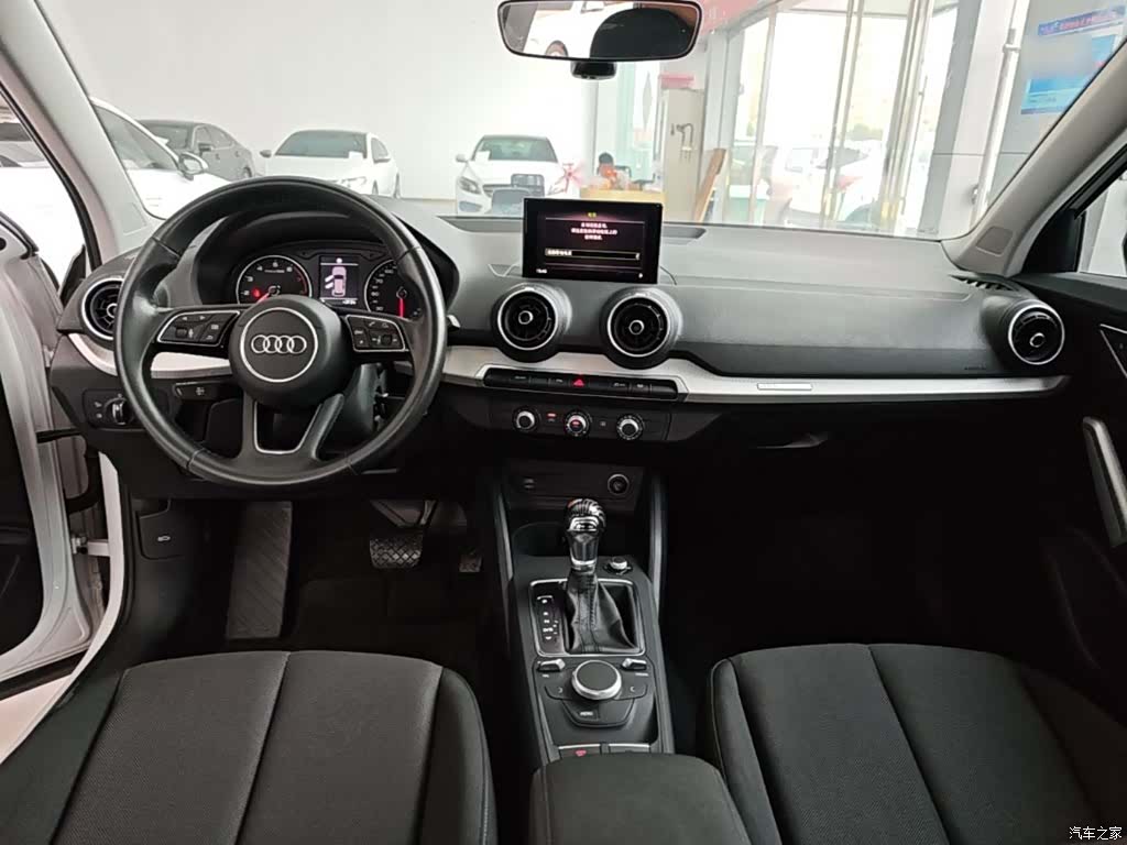 Audi Q2L, 2021 10