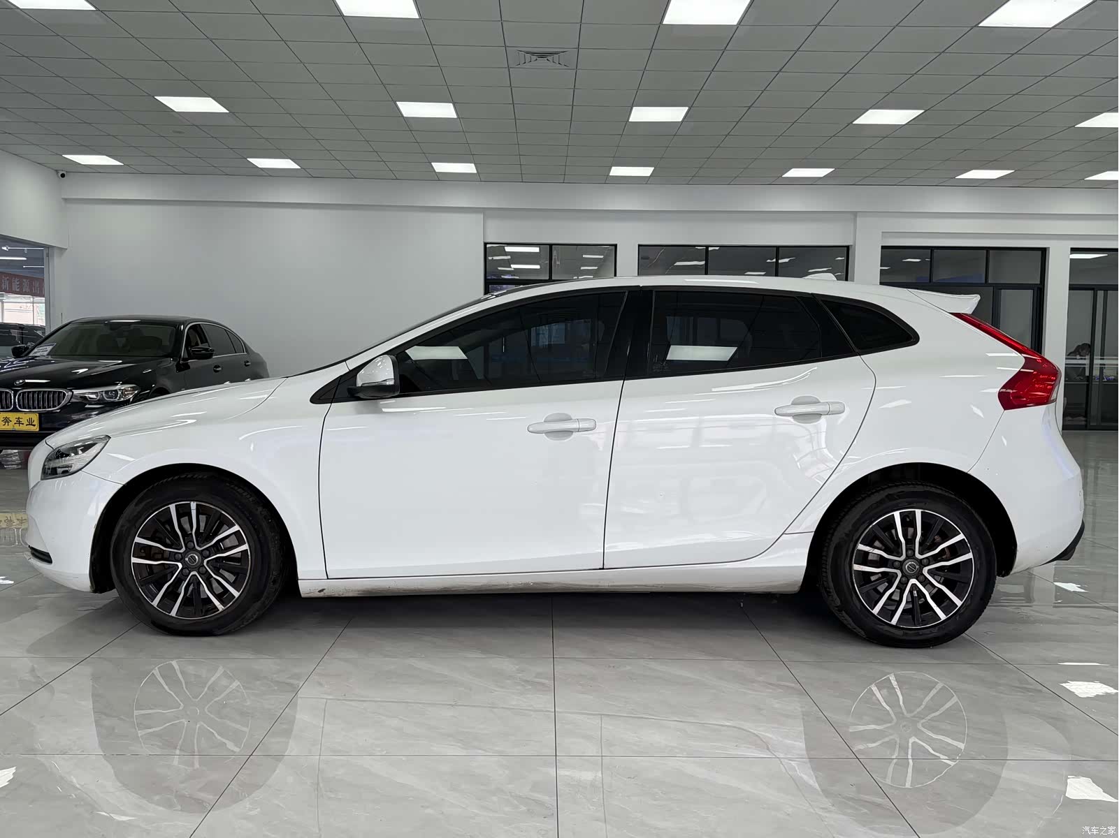 Volvo V40, 2017 4