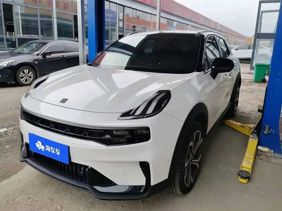 Lynk & Co 06