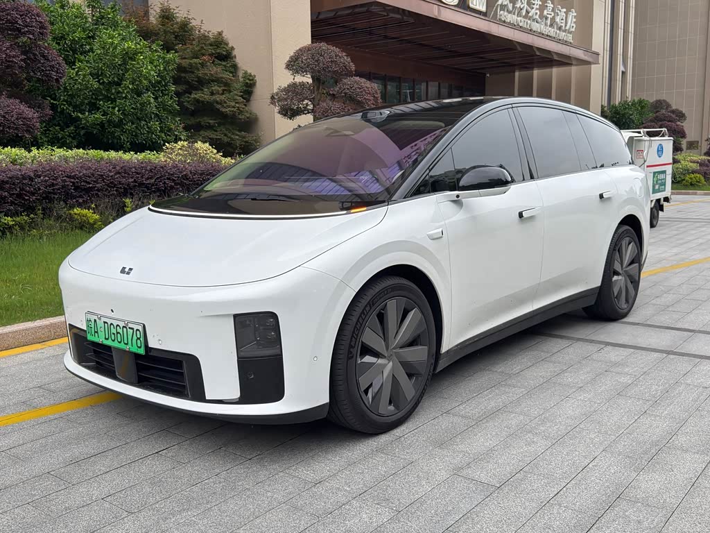 Li Auto i8