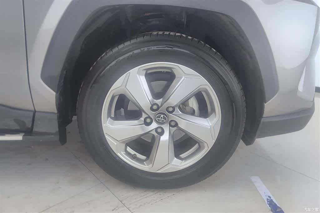 Toyota RAV4, 2021 6