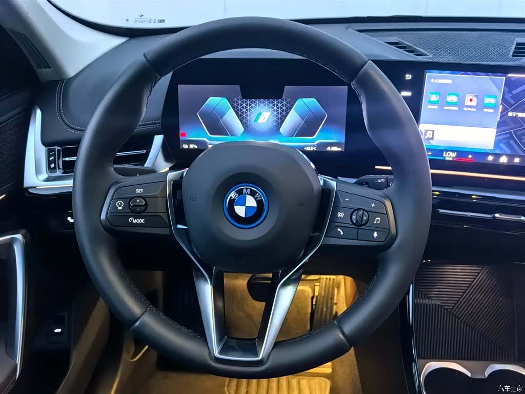 BMW iX1, 2025 11