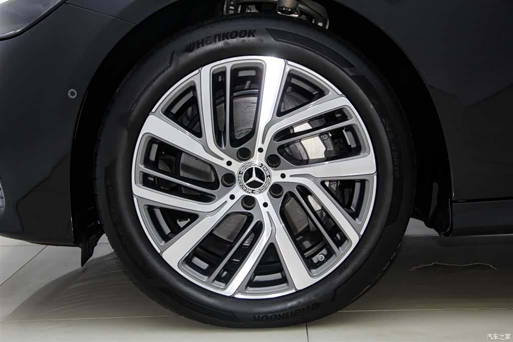 Mercedes-Benz E-Class, 2024 11