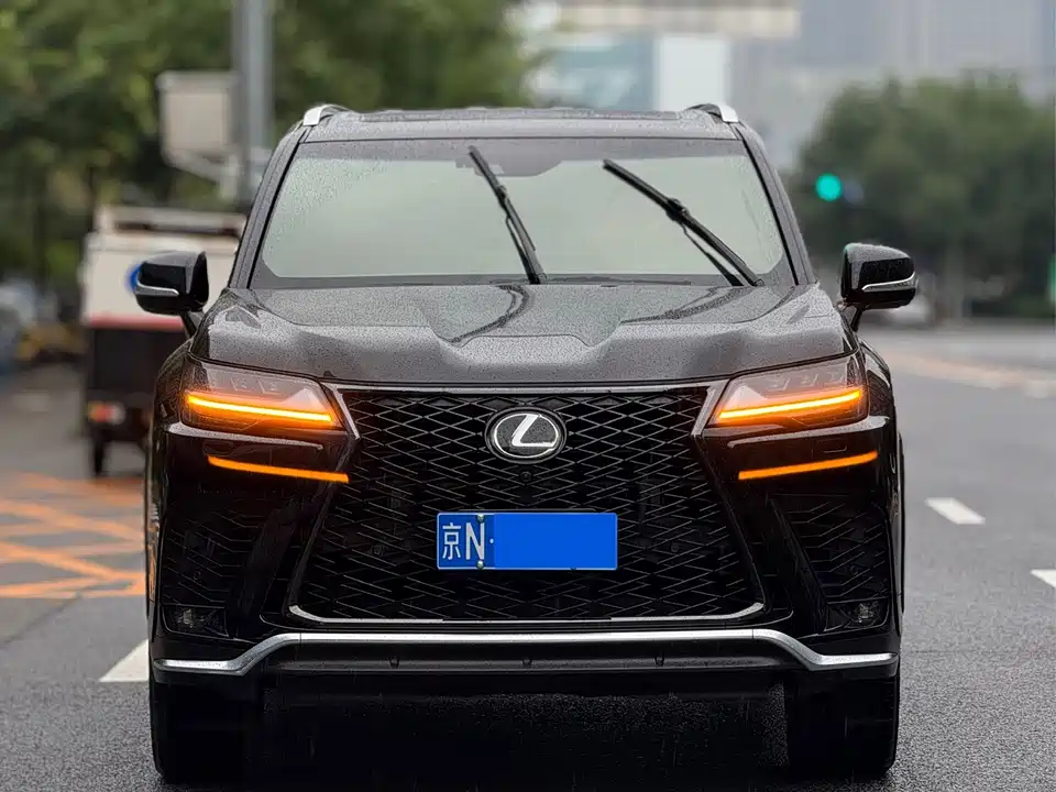 Lexus LX