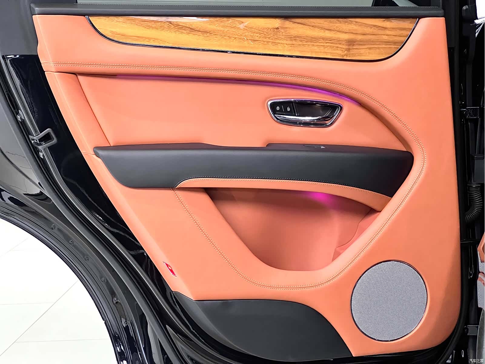 Bentley Bentayga, 2021 35