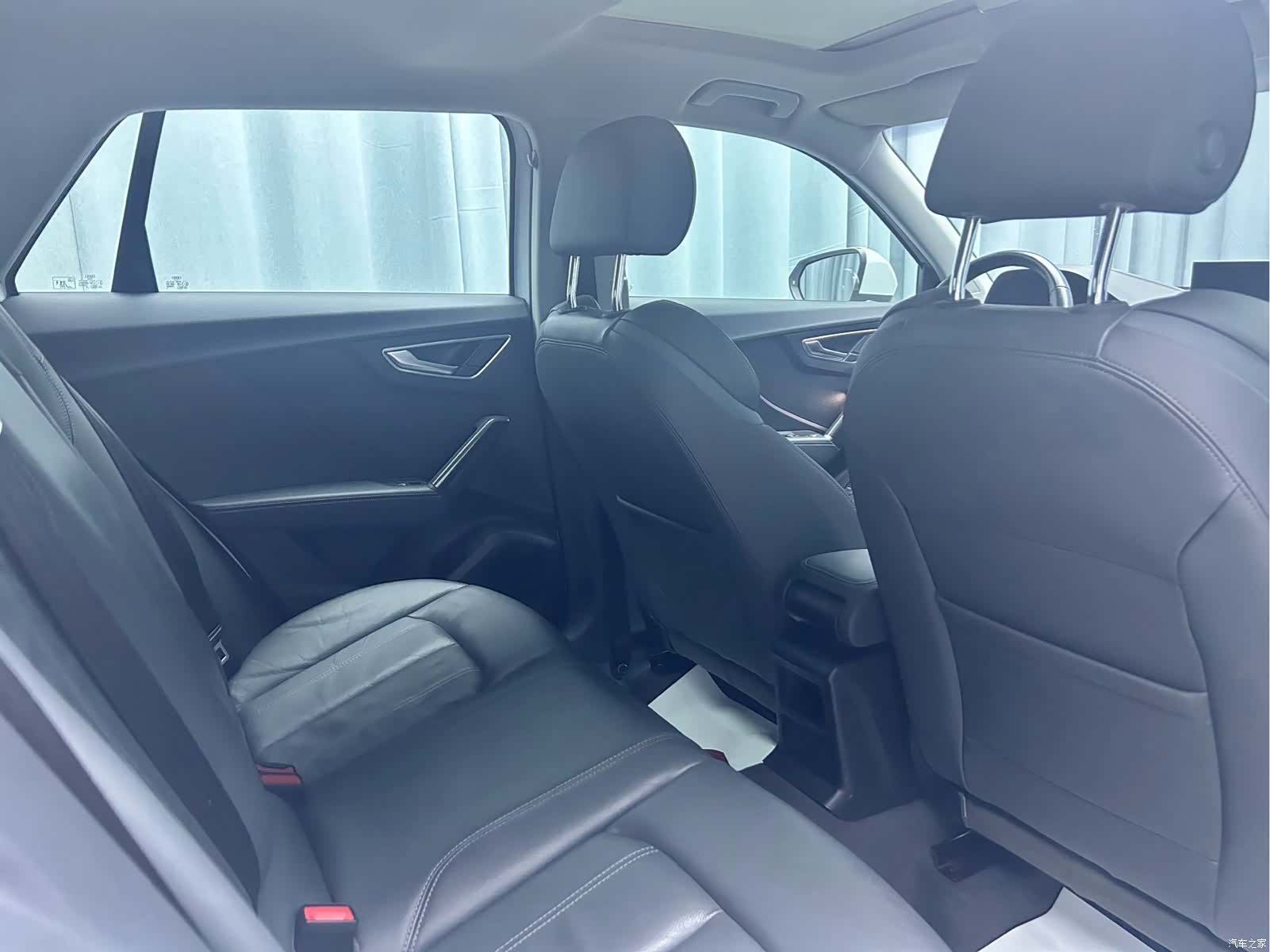 Audi Q2L, 2023 16