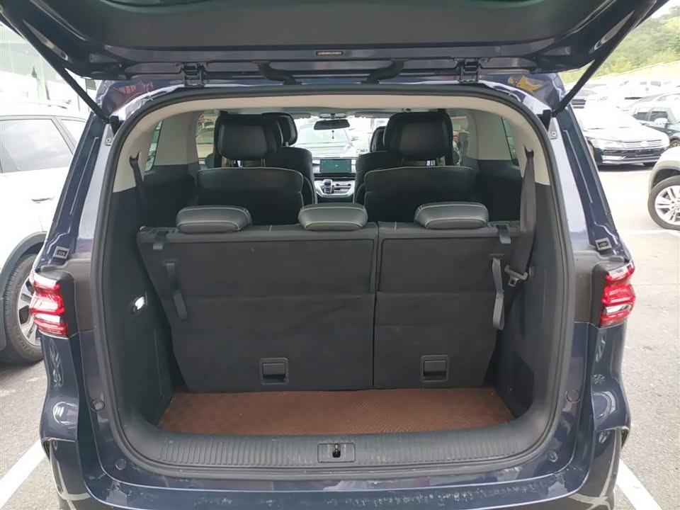 Roewe iMAX8