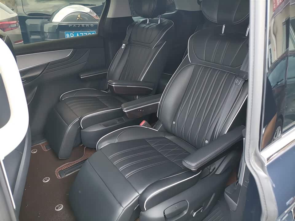 Roewe iMAX8