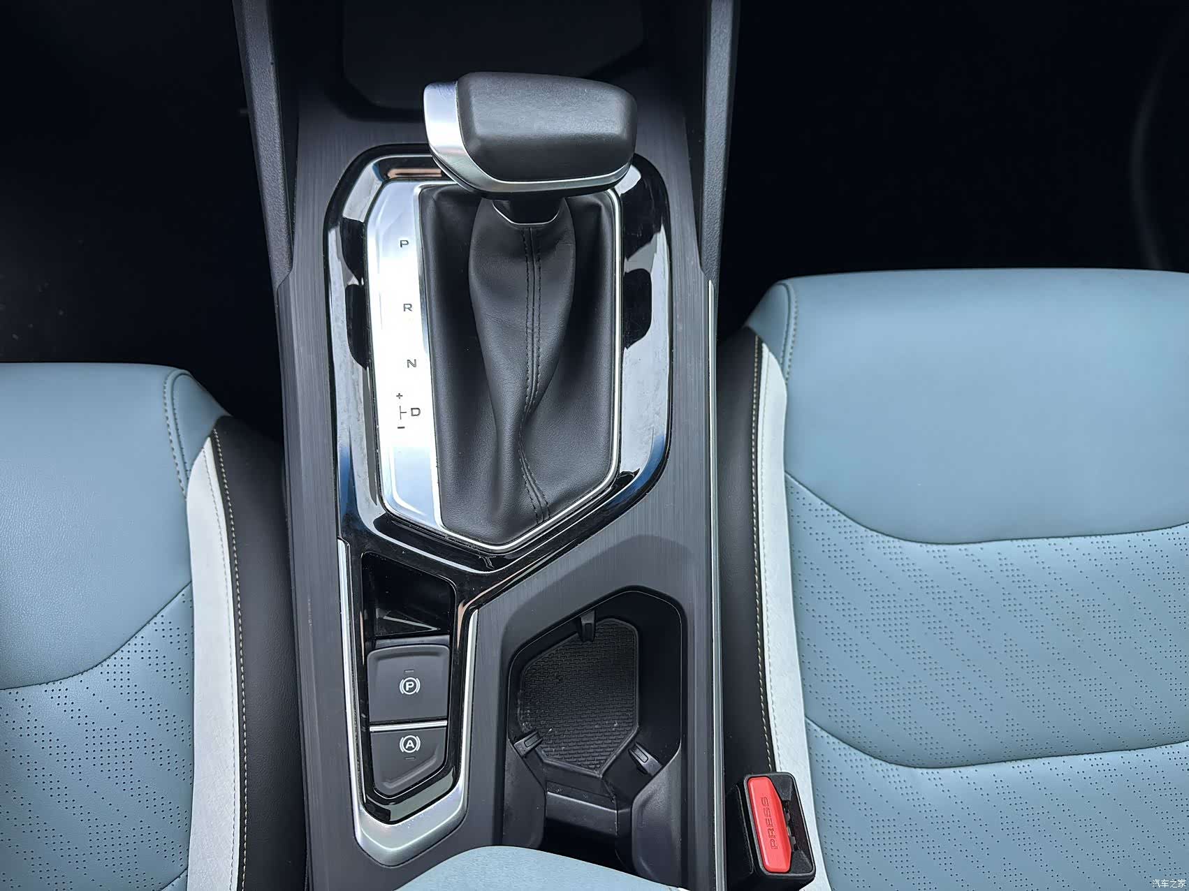 Geely Emgrand, 2022 15