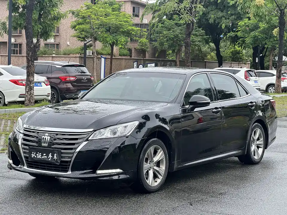 Toyota crown
