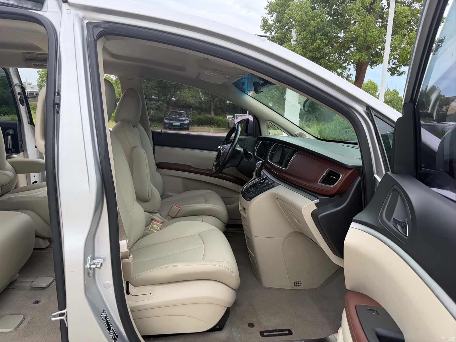Buick GL8, 2017 13