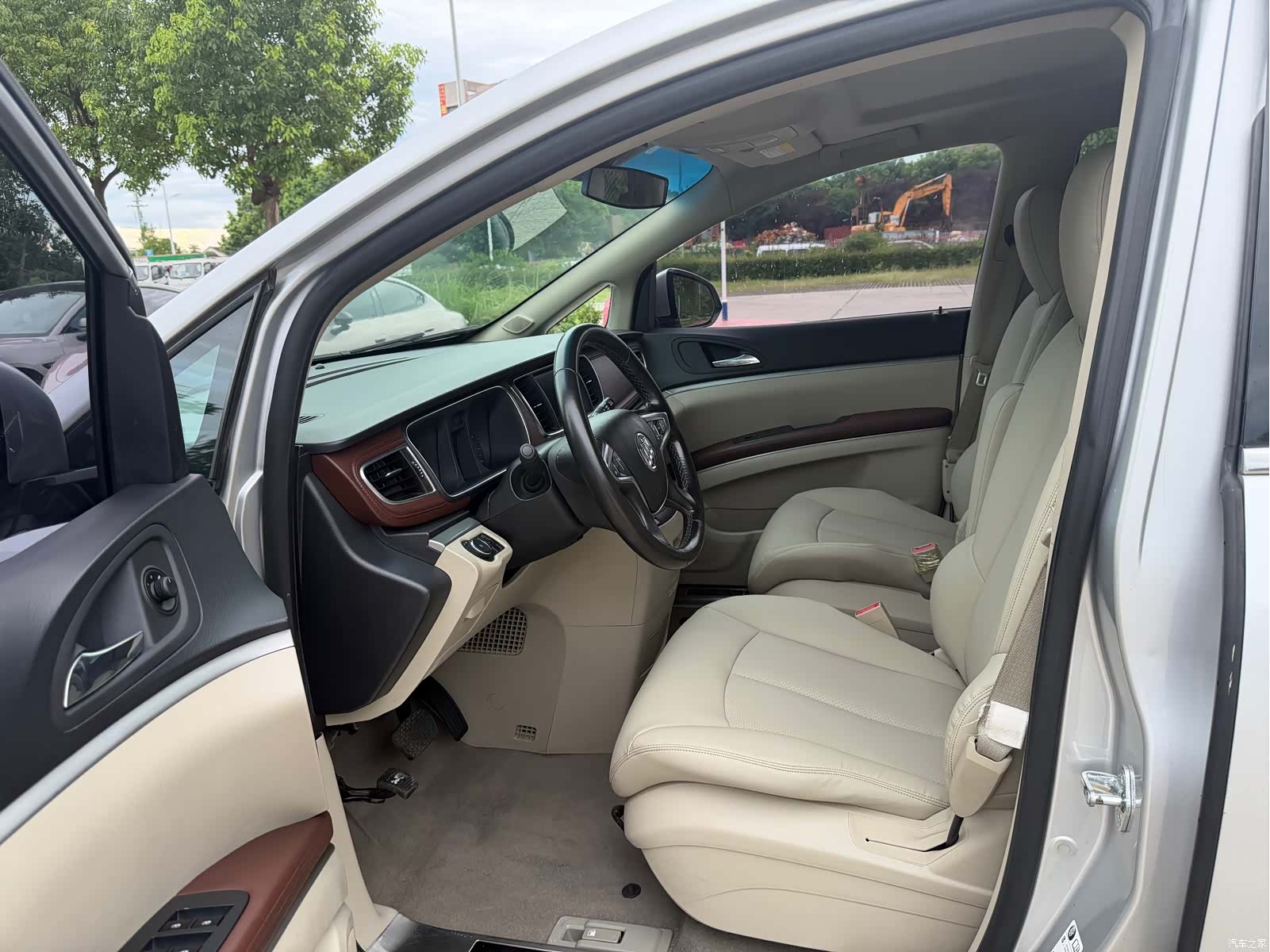 Buick GL8, 2017 10