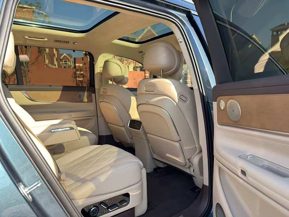 AITO Ask the world M9