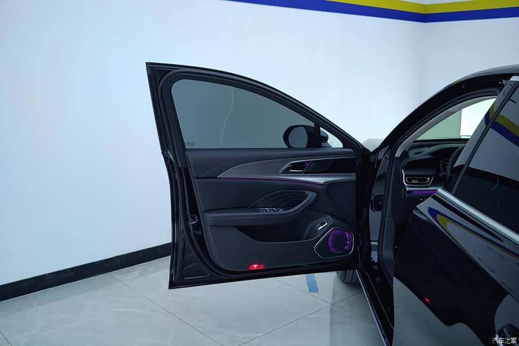 Hongqi H5, 2024 6