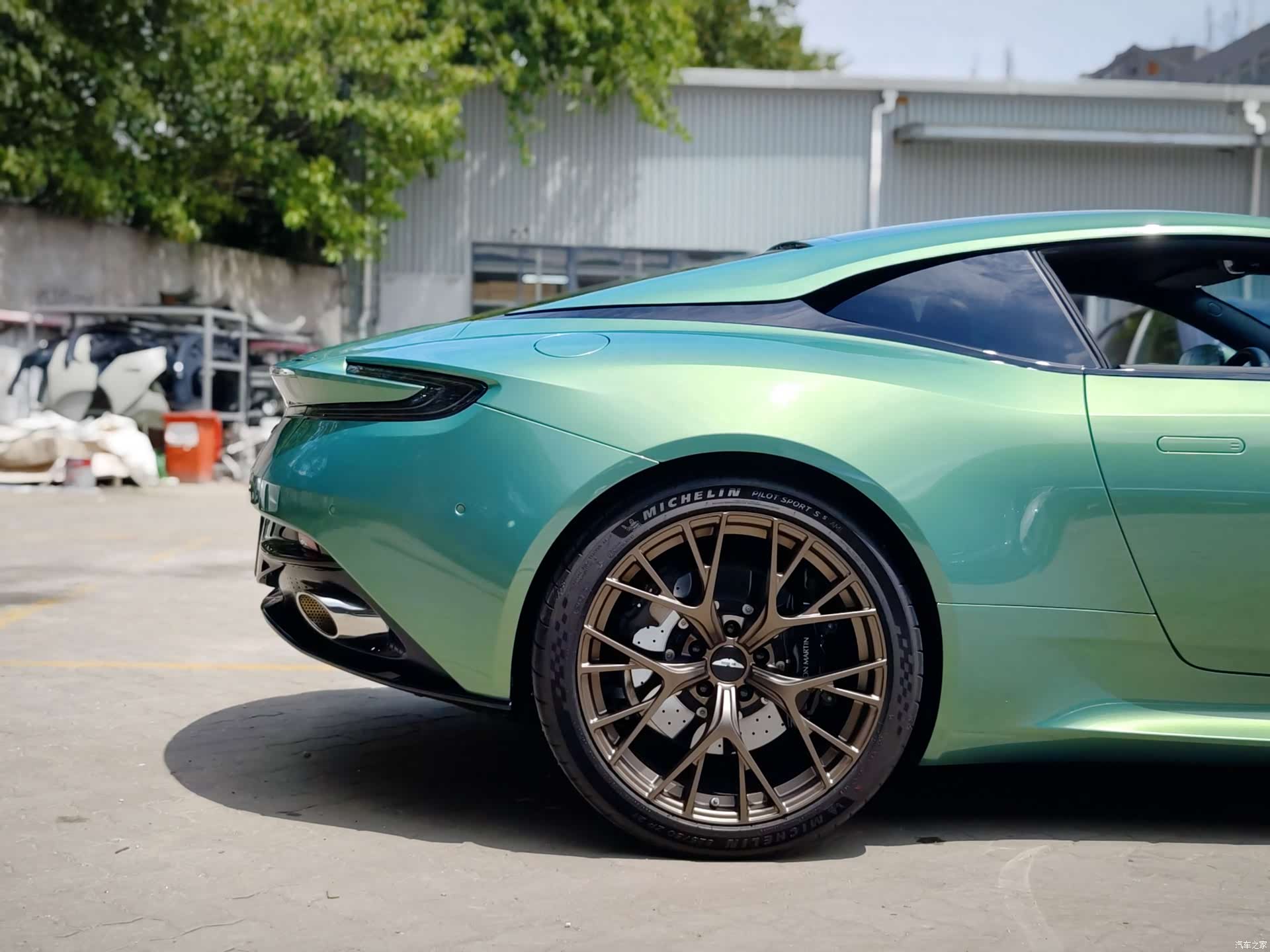 Aston Martin DB12, 2024 7
