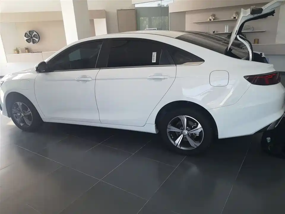 Geely Emgrand L HiP Geely Emgrand L HiP