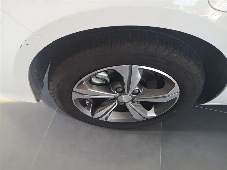 Geely Emgrand L HiP Geely Emgrand L HiP