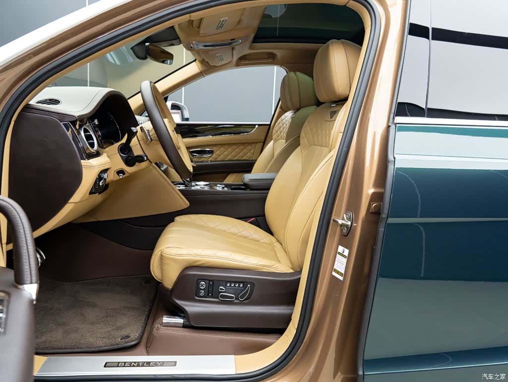 Bentley Bentayga, 2017 10