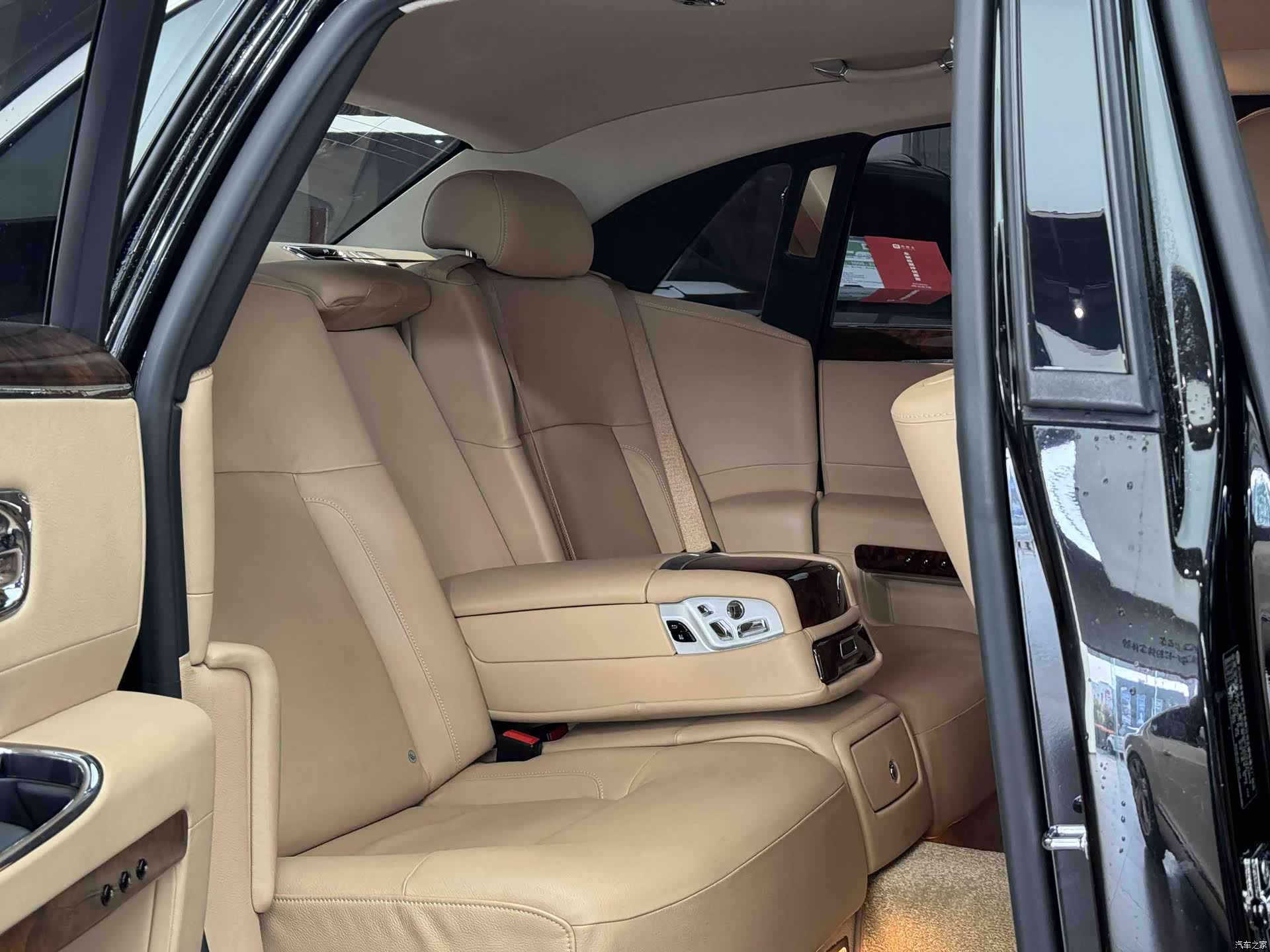 Rolls-Royce Ghost, 2013 15