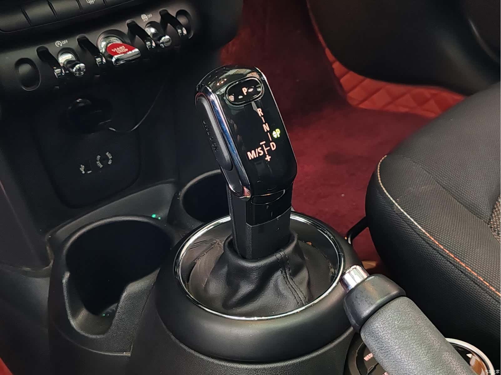 Mini ONE, 2018 15