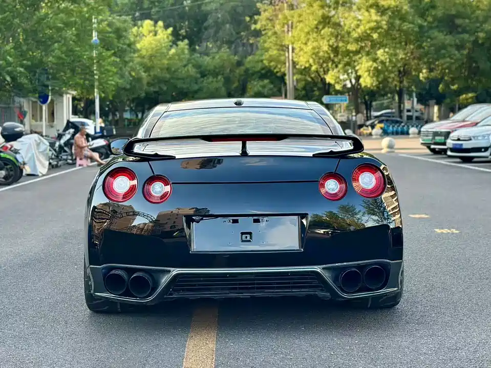 Nissan GT-R