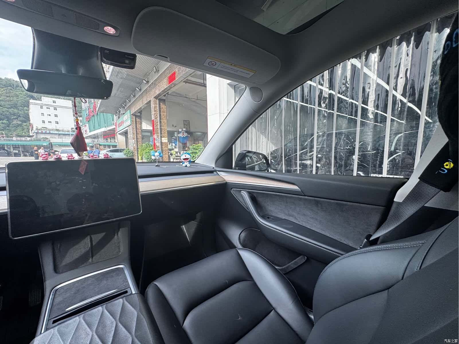 Tesla Model Y, 2023 17
