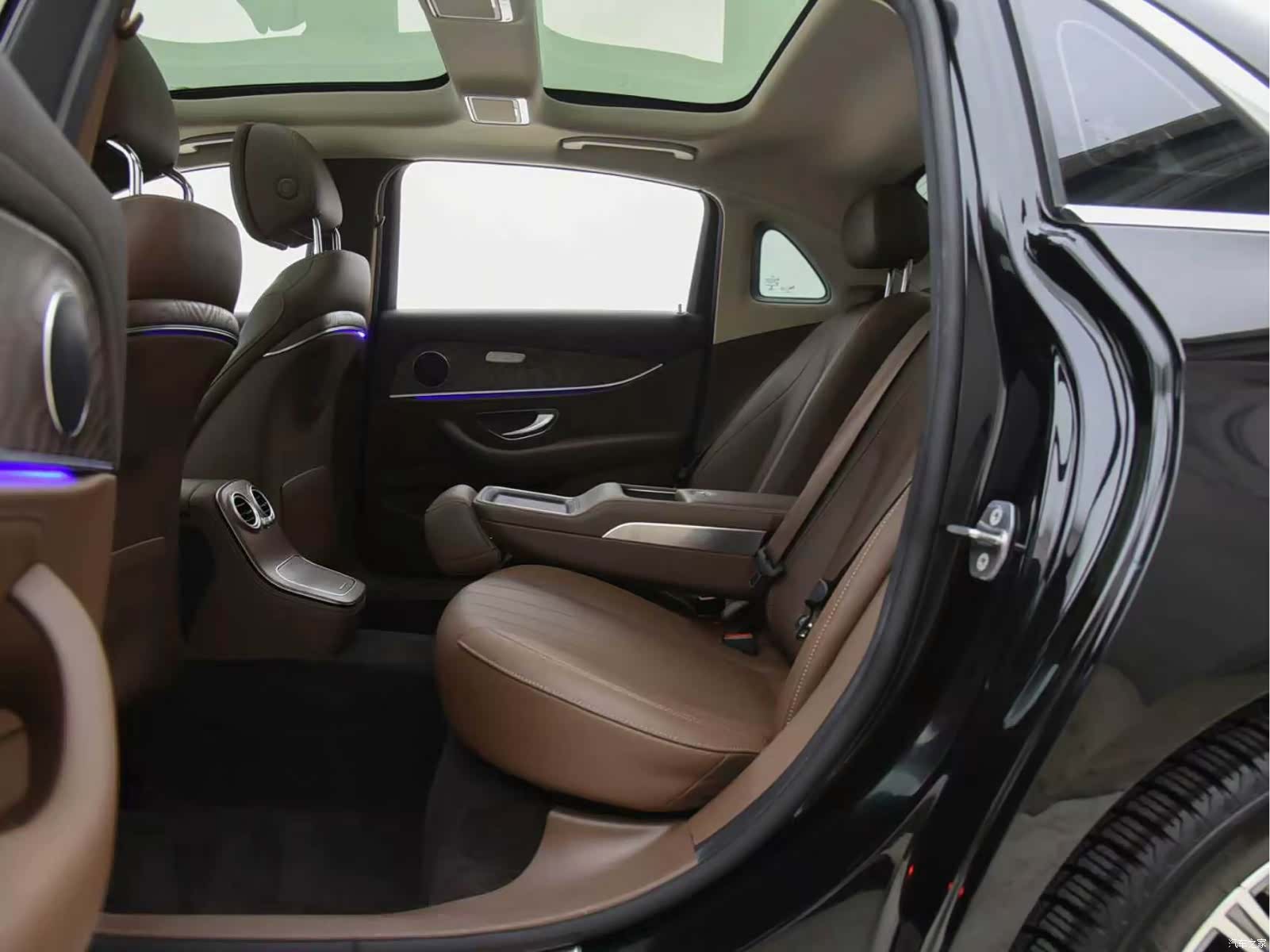 Mercedes-Benz E-Class, 2023 10