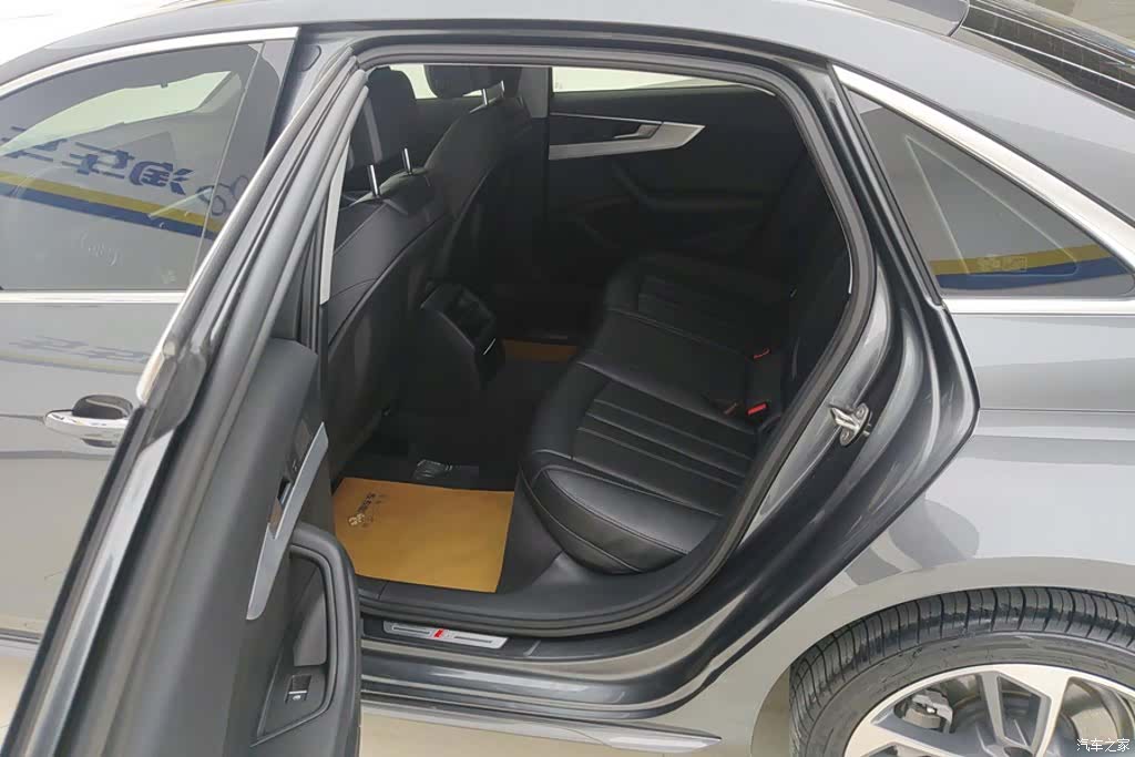 Audi A4L, 2023 11