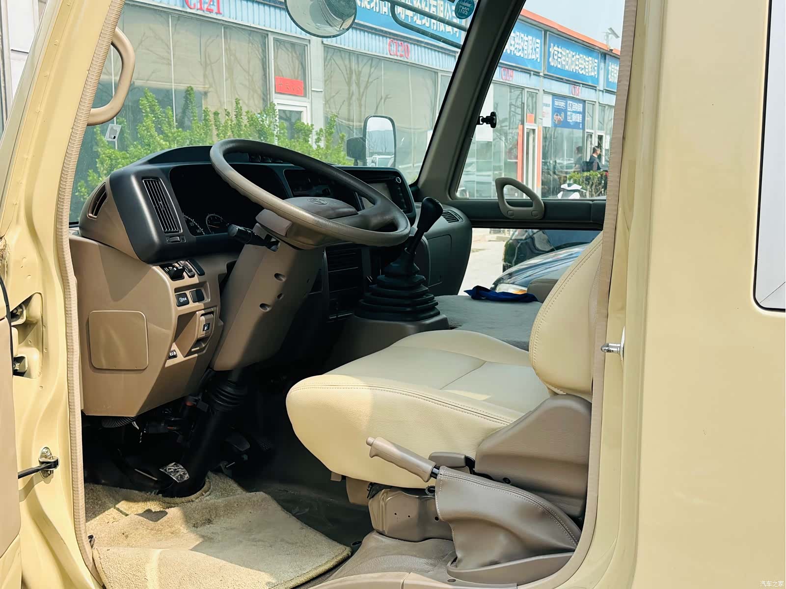 Toyota Coaster, 2016 6