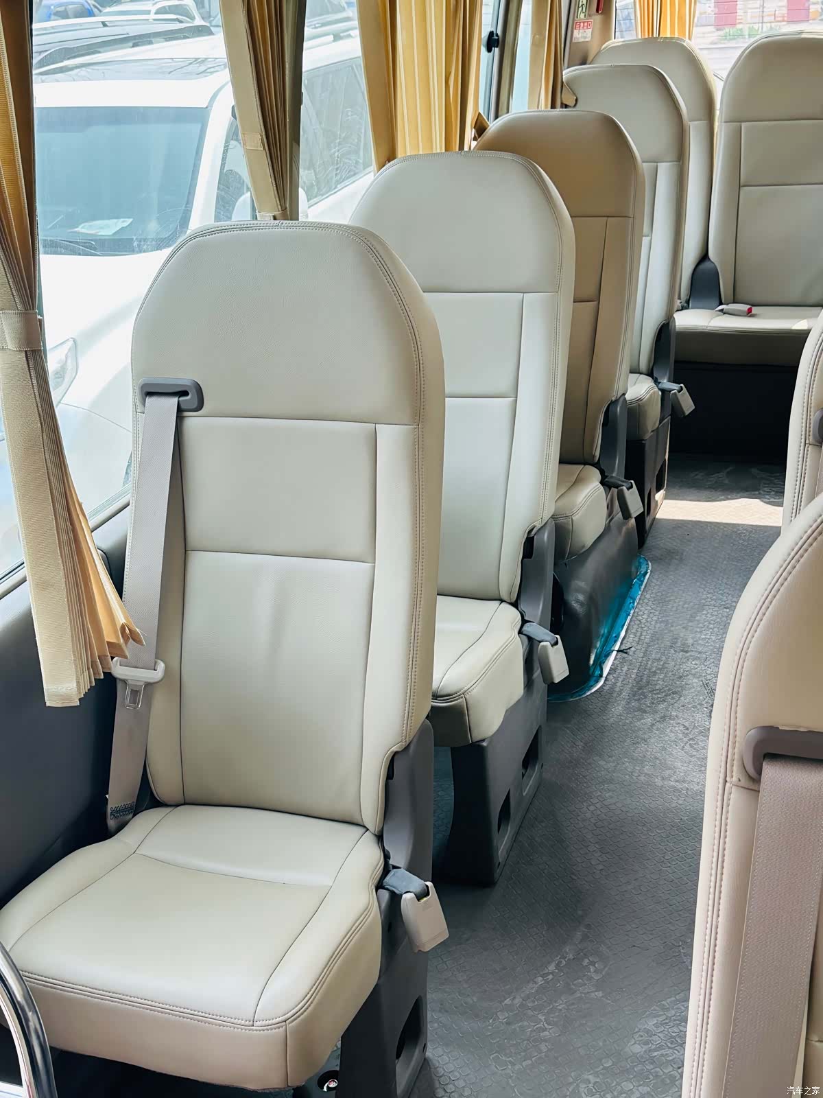 Toyota Coaster, 2016 13