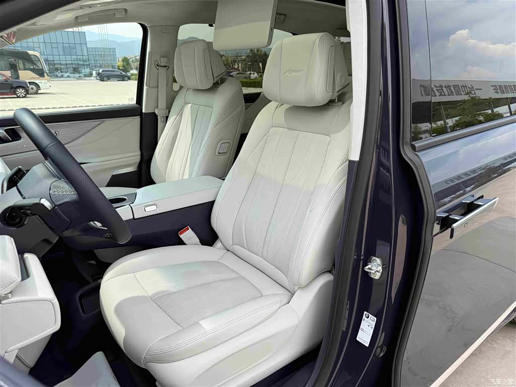 Buick GL8, 2025 6