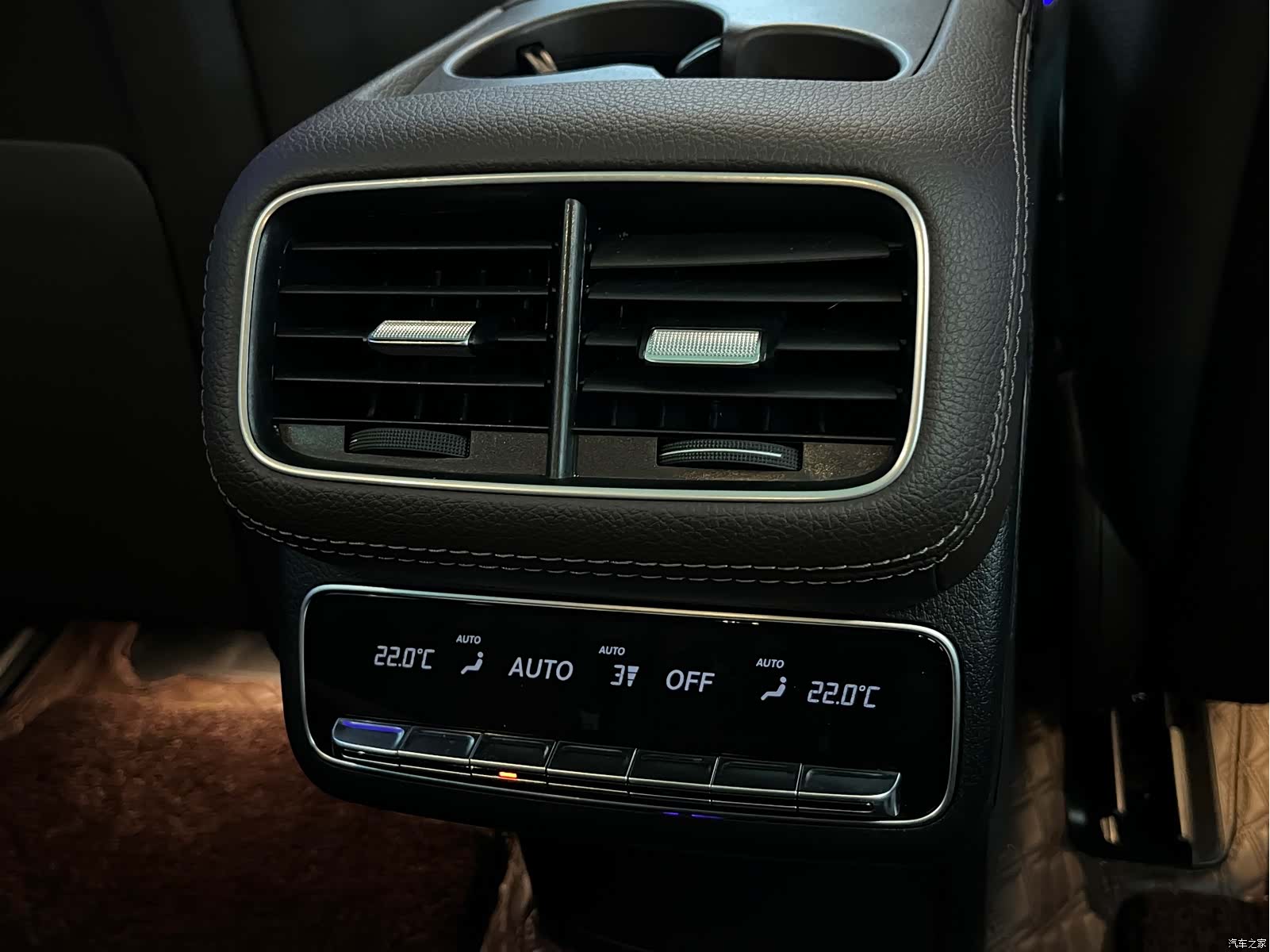 Mercedes-Benz GLS, 2024 14