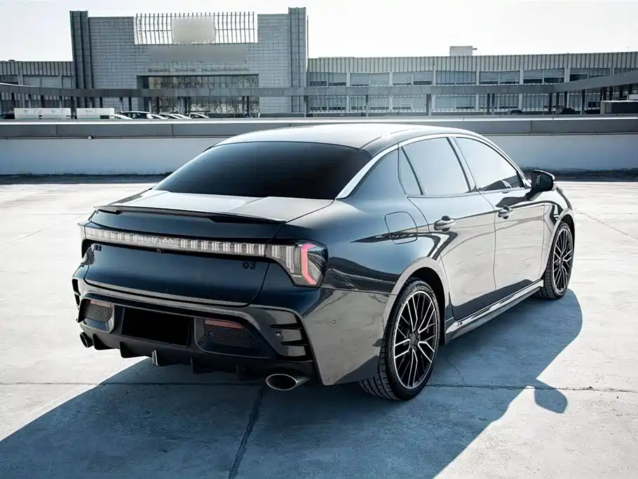 Lynk & Co 03