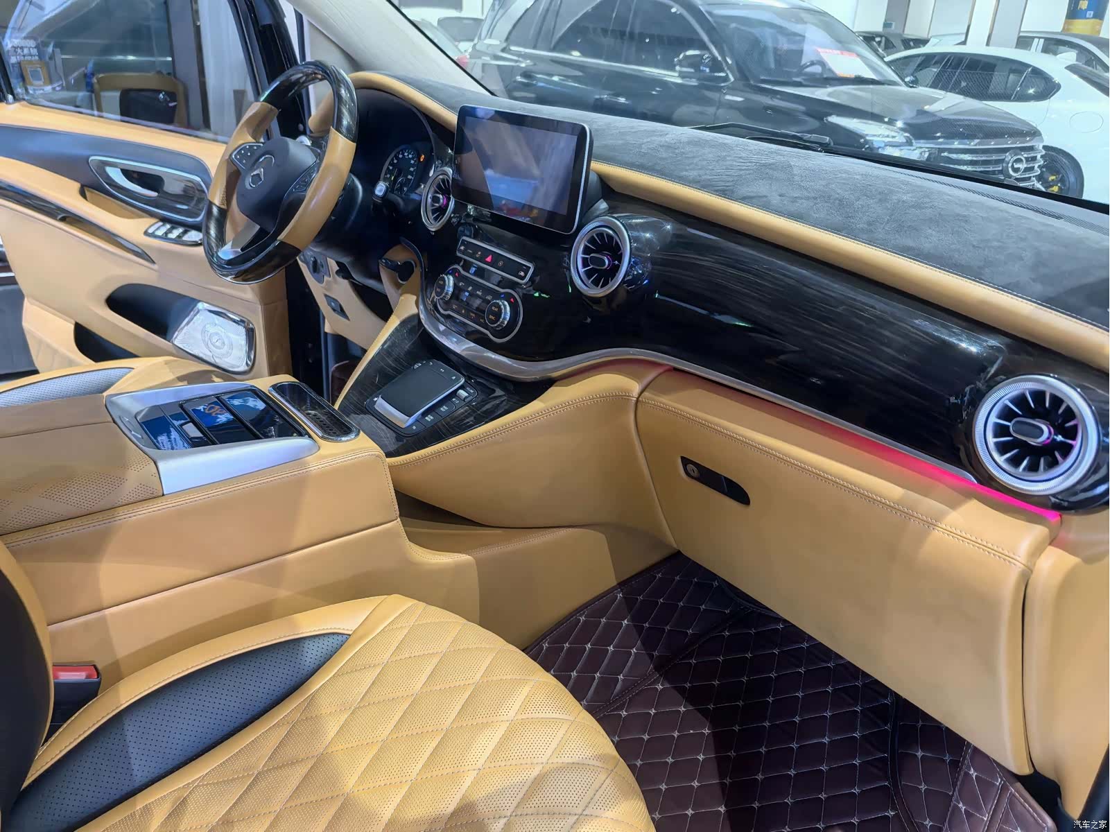 Mercedes-Benz 7, 2021 16