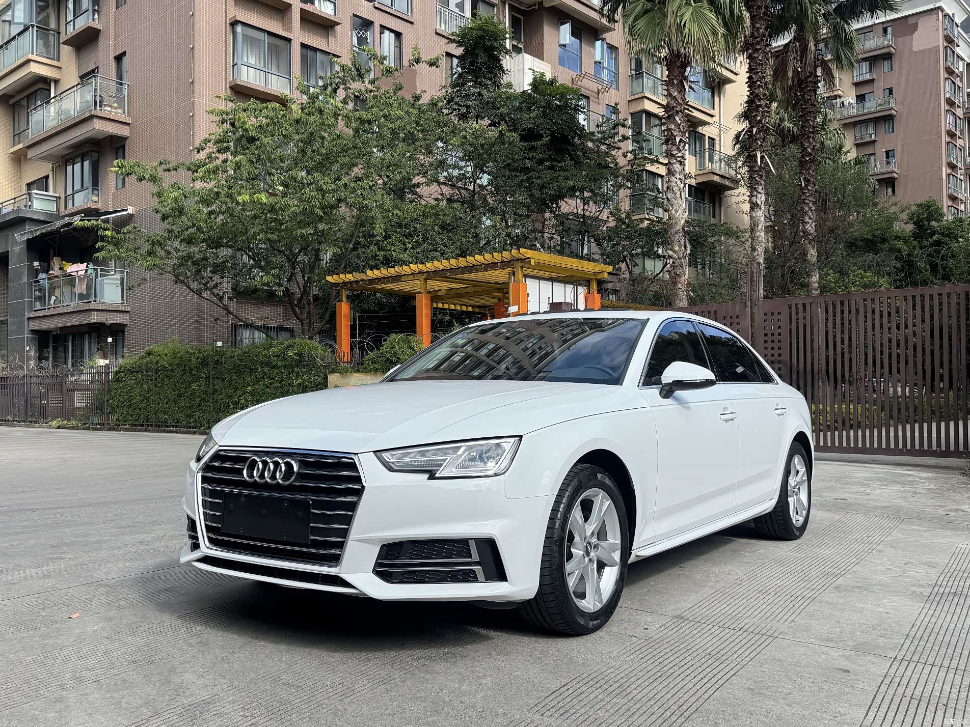 Audi A4L, 2019 3