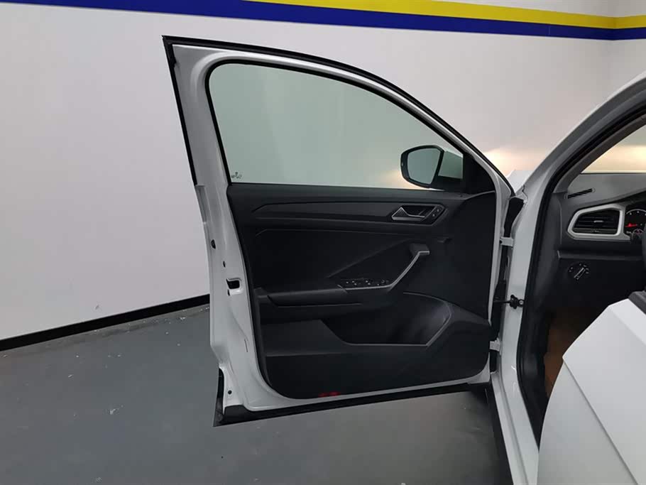 Volkswagen T-ROC exploring Songs