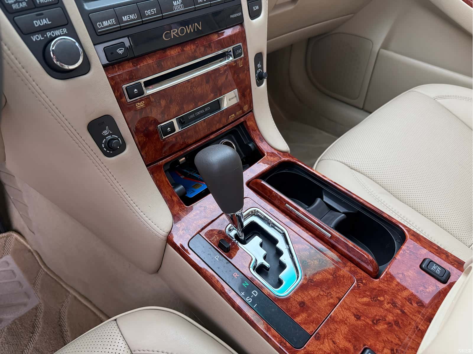 Toyota Crown, 2009 16