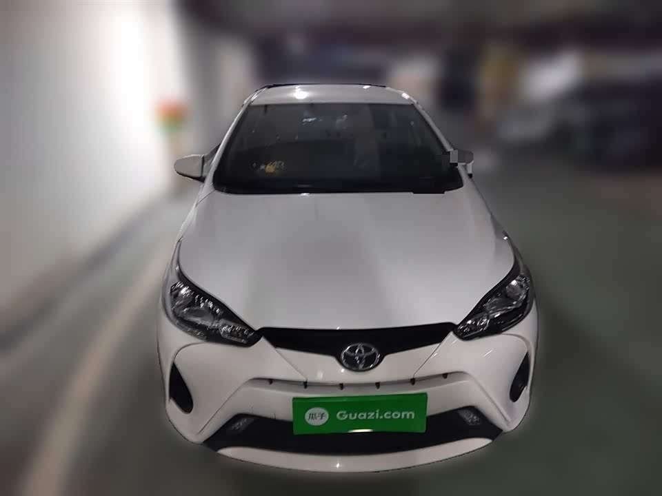 Toyota YARiS L to enjoy