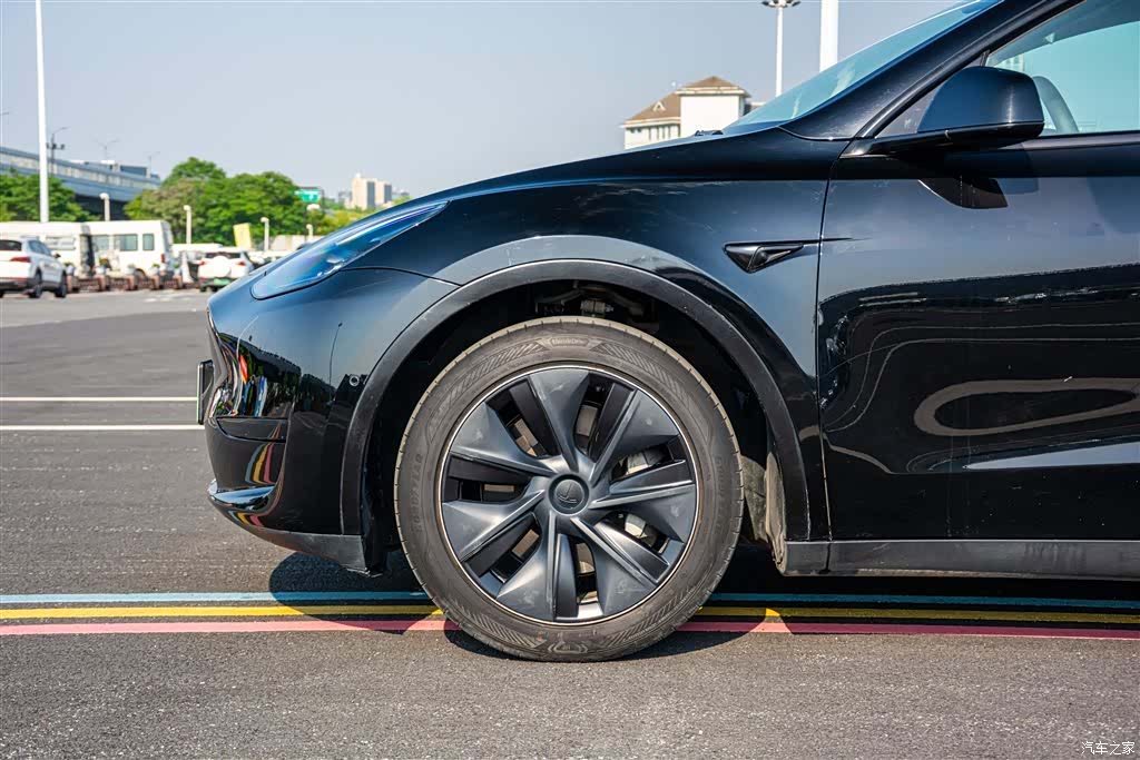 Tesla Model Y, 2023 4