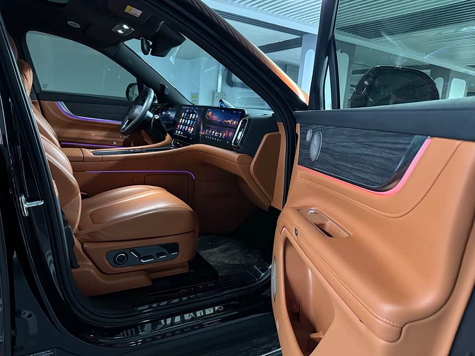 AITO Ask the world M9