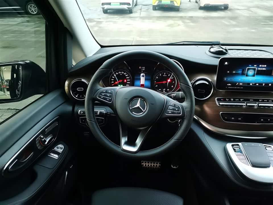 Mercedes-Benz V-class