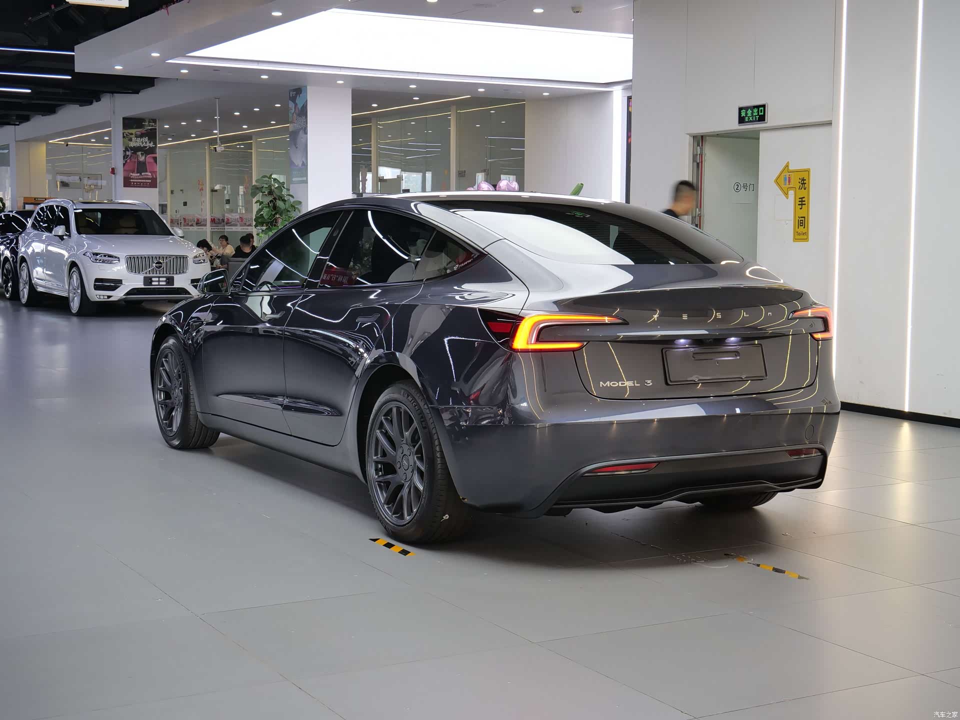 Tesla Model 3, 2024 4