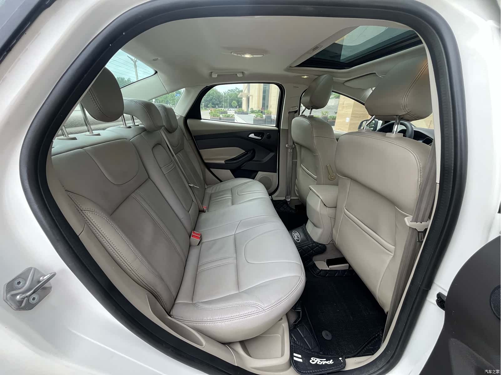 Ford Focus, 2015 13