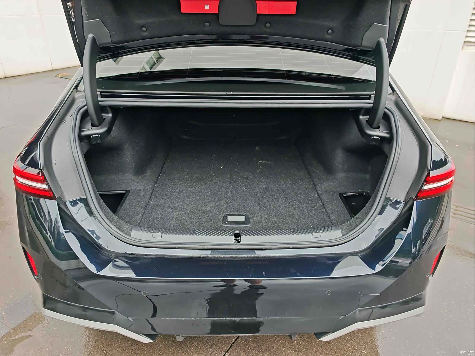 BMW i5, 2024 13