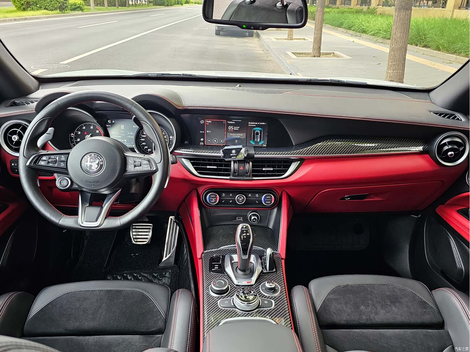 Alfa Romeo Stelvio, 2022 все фото