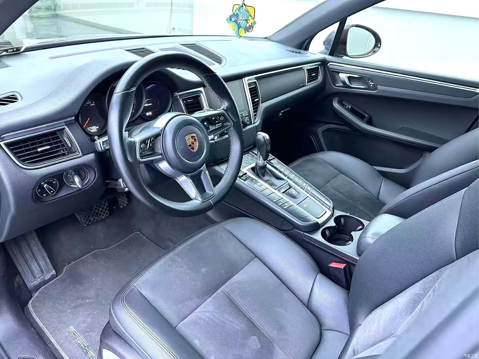 Porsche Macan, 2018 все фото