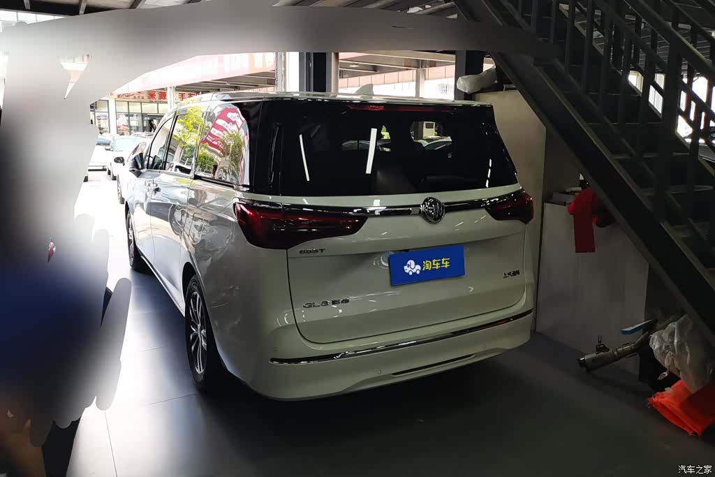 Buick GL8, 2022 3