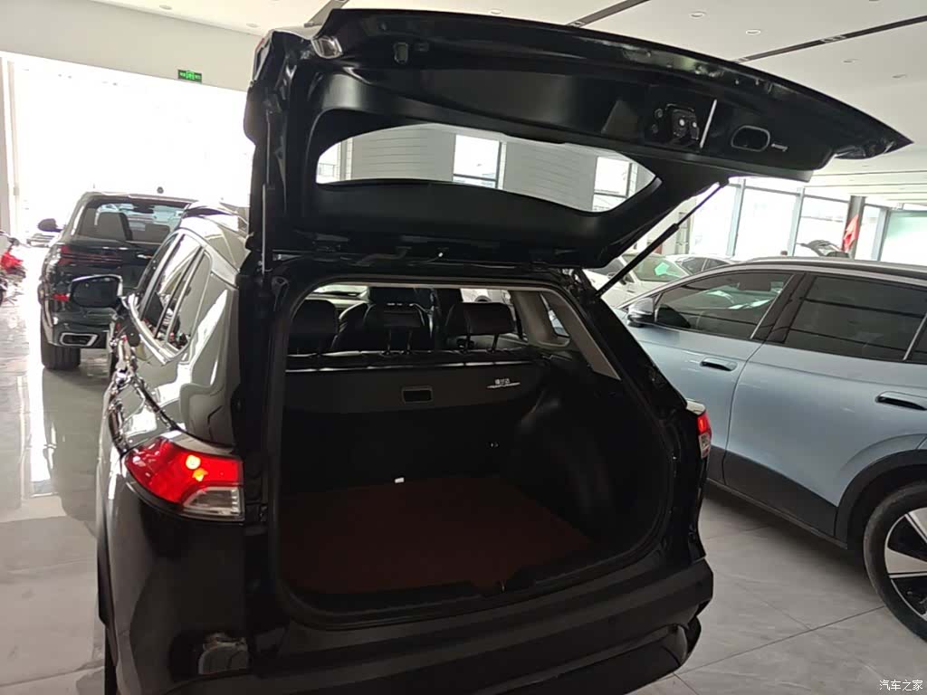 Toyota Frontlander, 2023 19